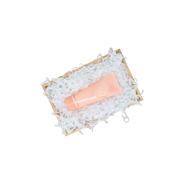 Umplutură din hârtie de mătase alba prezentata într-o cutie cadou natur