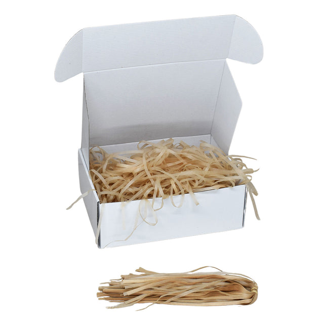 Umplutură din hârtie de mătase kraft expusă într-o cutie cadou albă