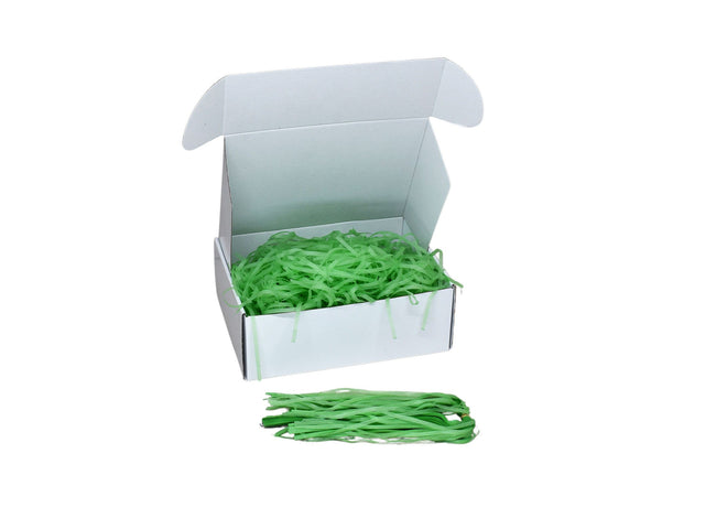 Umplutură din hârtie de mătase verde deschis expusă într-o cutie cadou albă