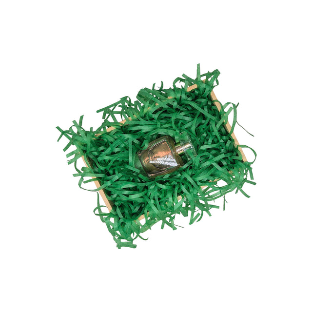 Umplutură din hârtie de mătase verde inchis prezentata într-o cutie cadou natur