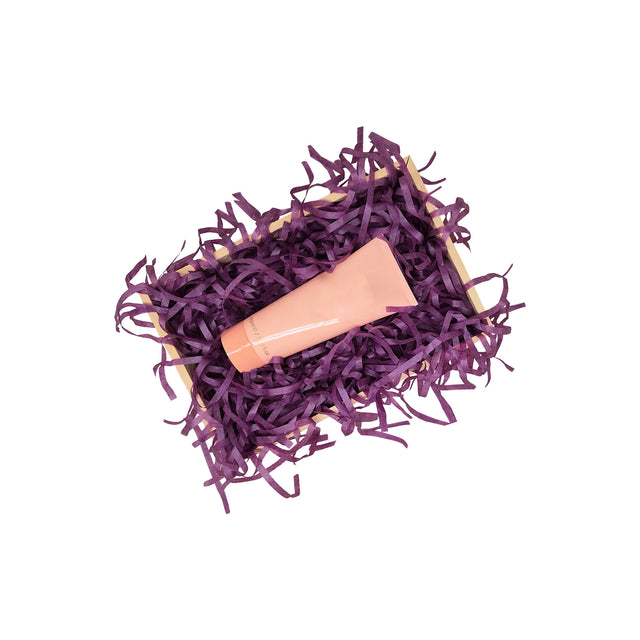 Umplutură din hârtie de mătase violet prezentata într-o cutie cadou natur