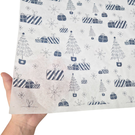 Hârtie de mătase model Crăciun Blue Snow Glow, textură și transparență, 28gsm – dimensiune 50x75cm