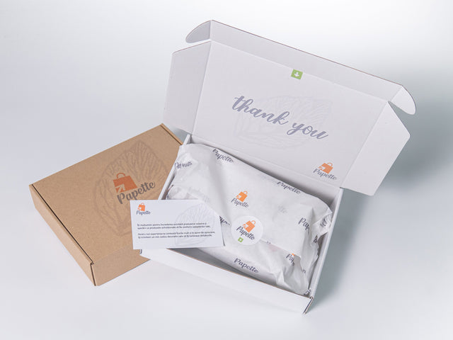 Hârtie de mătase personalizată albă, aranjată într-o cutie de transport si thank you card, 28g/m² – dimensiune 50x75cm