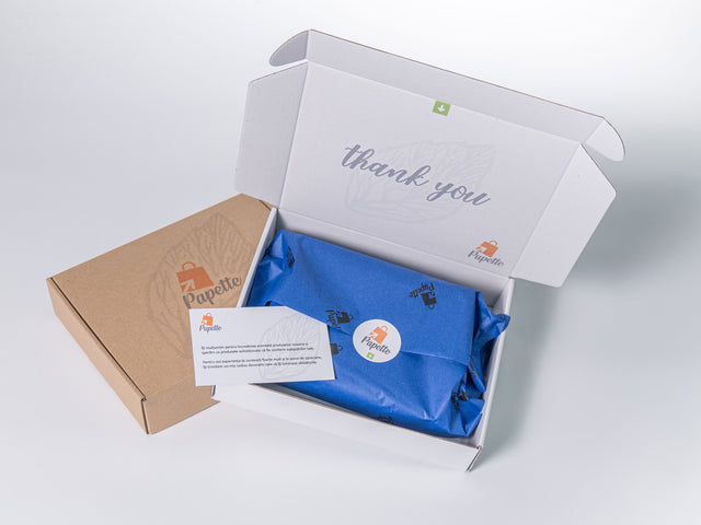 Hârtie de mătase personalizată albastru regal, aranjată într-o cutie de transport si thank you card, 28g/m² – dimensiune 50x75cm