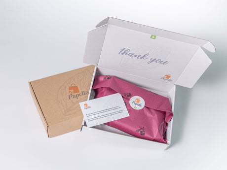 Hârtie de mătase grena, aranjată într-o cutie de transport si thank you card, 28g/m² – dimensiune 50x75cm