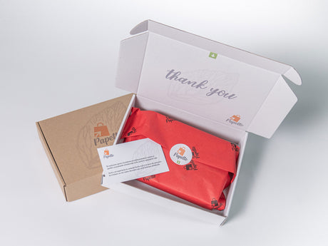 Hârtie de mătase roșie, aranjată într-o cutie de transport si thank you card, 28g/m² – dimensiune 50x75cm