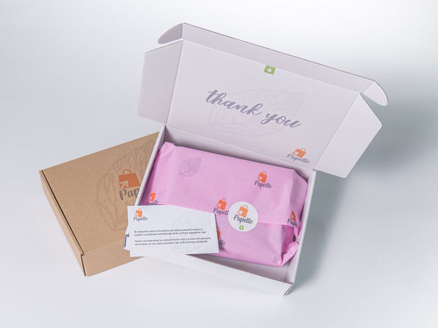 Hârtie de mătase roz pastel, aranjată într-o cutie de transport si thank you card, 28g/m² – dimensiune 50x75cm