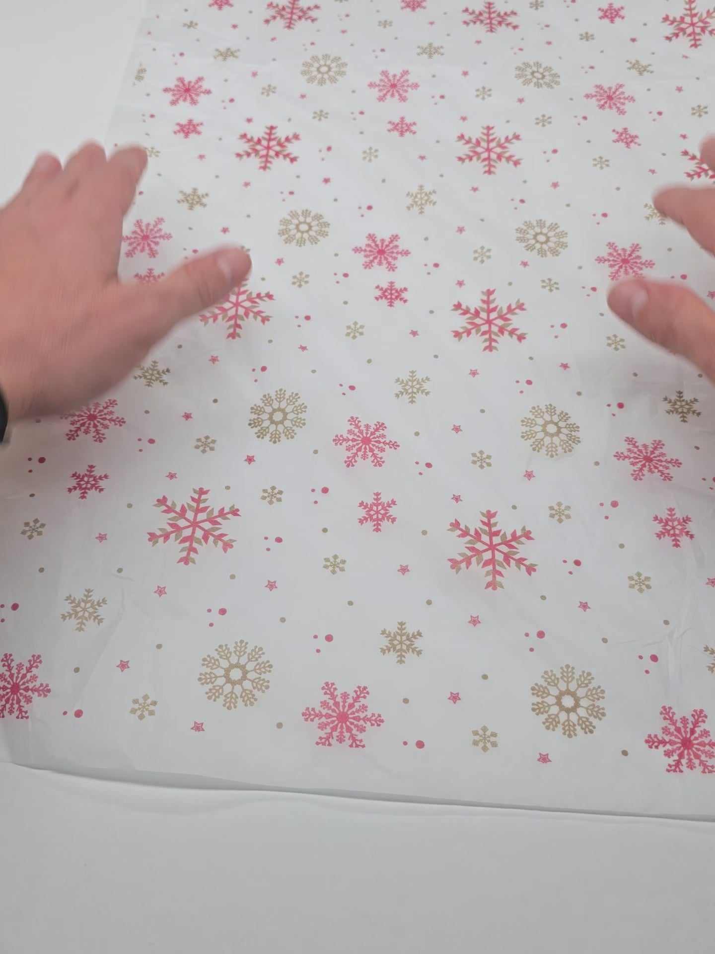 Impachetare Hârtie de mătase model Crăciun Crimson Crystals, 17 g/m² – dimensiune 50x75cm