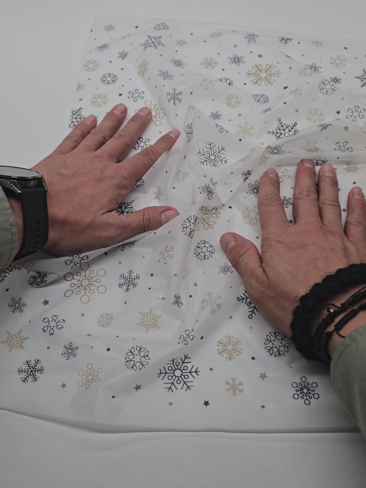 Impachetare Hârtie de mătase model Crăciun Snowflakes & Sparkles, 17 g/m² – dimensiune 50x75cm