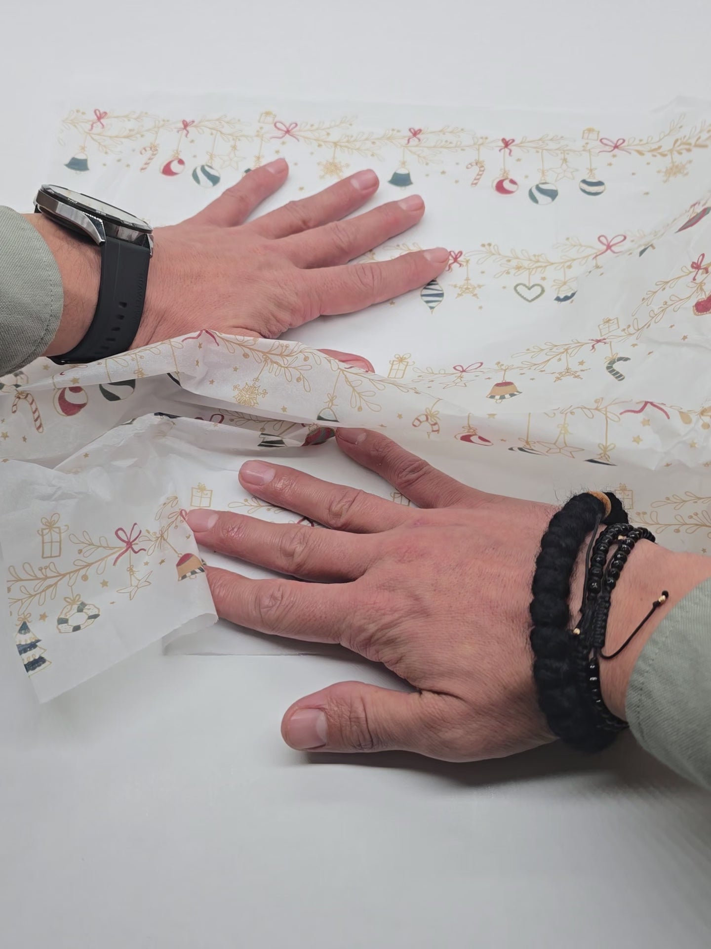 Impachetare Hârtie de mătase model Crăciun Tinsel Tales, 17 g/m² – dimensiune 50x75cm