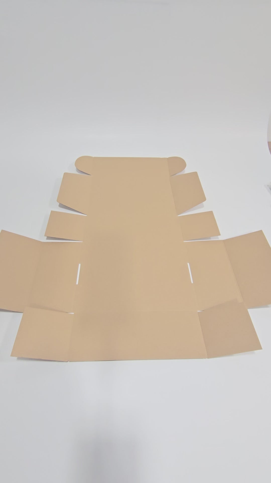 Ansamblare cutie autoforamre craciun ornamest fiesta si umplutura rosie