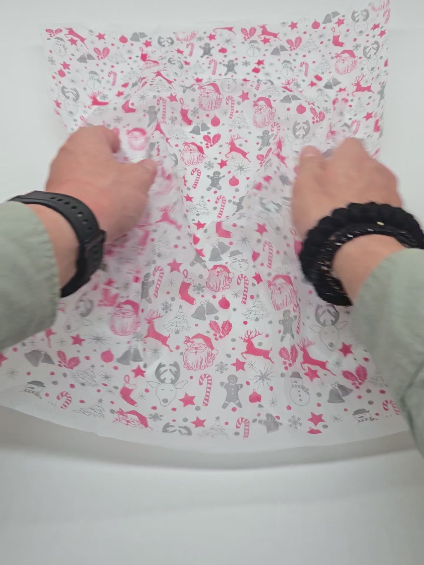 Impachetare Hârtie de mătase model Crăciun Santa Party, 17 g/m² – dimensiune 50x75cm