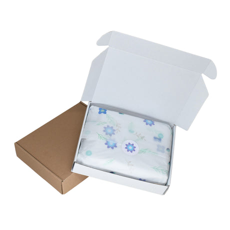 Sticker model Floral Blue Meadow 1A, ambalat într-o cutie de transport cu hartie de matase 17g/m² – dimensiune 50x75cm