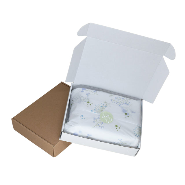 Sticker model Floral Fresh Lavender 6c, ambalat într-o cutie de transport cu hartie de matase floral 17g/m² – dimensiune 50x75cm