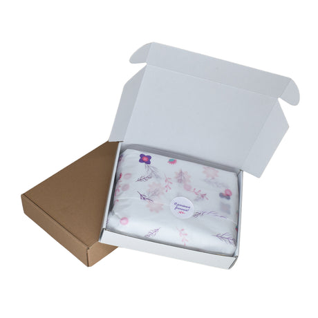 Sticker model Floral Purple Bloom 2b, ambalat într-o cutie de transport cu hartie de matase floral 17g/m² – dimensiune 50x75cm