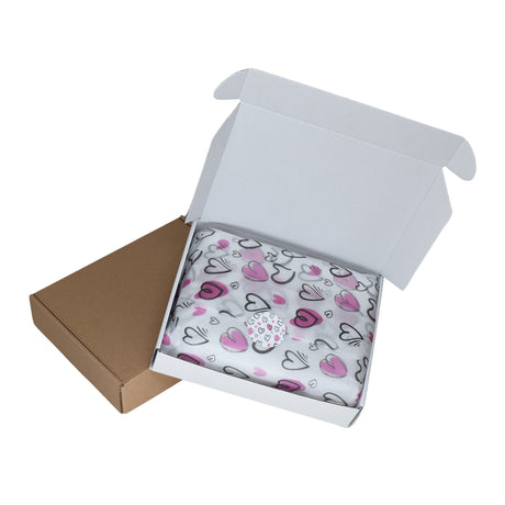 Sticker model Love Flying Hearts 7a, ambalat într-o cutie de transport cu hartie de matase floral 17g/m² – dimensiune 50x75cm