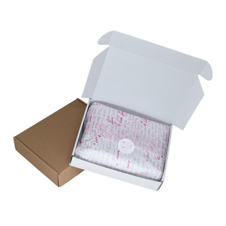 Sticker model Love Notes 2b, ambalat într-o cutie de transport cu hartie de matase floral 17g/m² – dimensiune 50x75cm