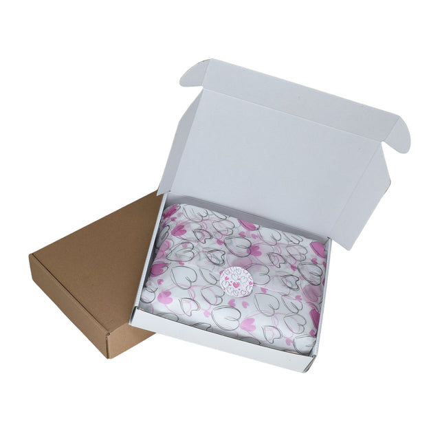 Sticker model Love Sketchy Hearts 6a, ambalat într-o cutie de transport cu hartie de matase floral 17g/m² – dimensiune 50x75cm