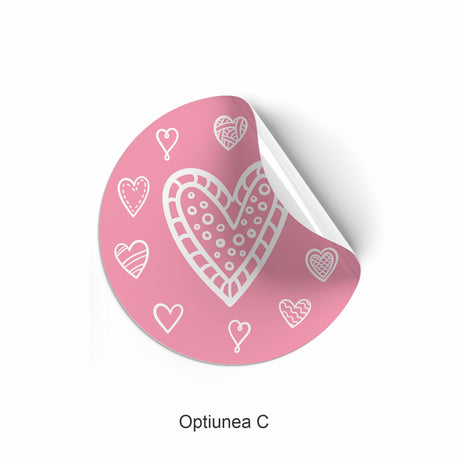 Rola stickere model Love Patchwork Hearts 4c – etichete rotunde pentru pachete, ambalaje, și cadouri