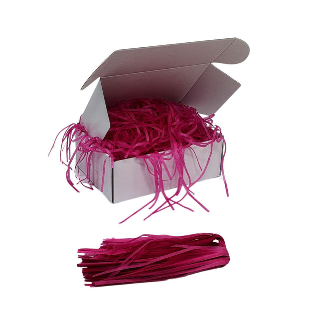 Umplutură din hârtie de mătase cerisse expusă într-o cutie cadou albă