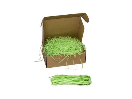 Umplutură din hârtie de mătase verde lime expusă într-o cutie cadou natur